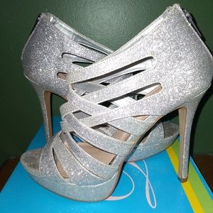 Delicious Women's Sparkly Heels. Size 7.5
